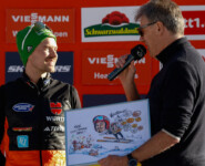 Ein Geschenk vom Karikaturisten Thomas Zipfel: Fabian Riessle (GER)