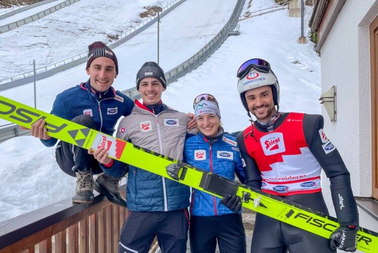 Vorfreude aufs Heimspiel bei den Ski Austria Kombinierern (v.l. Fabio Obermeyr, Florian Kolb, Lisa Hirner, Lukas Greiderer)