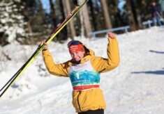 Jenny Nowak (GER) feiert beim COC in Klingenthal (GER) einen Tagessieg.