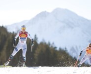 Gyda Westvold Hansen (NOR) wird von Ida Marie Hagen (NOR) eingeholt.