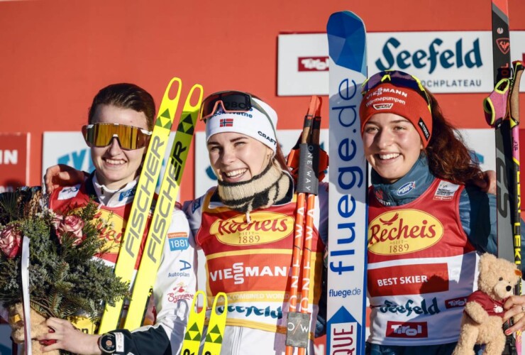 Das Podium der Damen: Gyda Westvold Hansen (NOR), Ida Marie Hagen (NOR), Nathalie Armbruster (GER), (l-r)