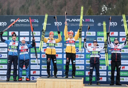 Teamsprint bei der Junioren-WM: Silber geht an Paul Walcher (AUT) und Jonas Fischbacher (AUT), Gold an Tristan Sommerfeldt (GER) und Richard Stenzel (GER), Bronze an Jens Dahlseide Kvamme (NOR) und Joergen Berget Storsveen (NOR) (l-r).