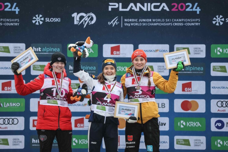 Die Medaillengewinnerinnen: Alexa Brabec (USA), Weltmeisterin Minja Korhonen (FIN), Ronja Loh (GER) (l-r)
