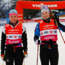 Gute Laune bei Annalena Slamik (AUT) und Lisa Hirner (AUT) (l-r)