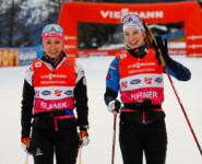 Gute Laune bei Annalena Slamik (AUT) und Lisa Hirner (AUT) (l-r)