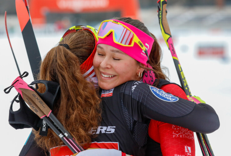 Trost von Annika Malacinski (USA) für Nathalie Armbruster (GER) (r-l)