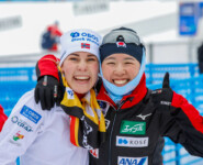 Wenn man die Kollegin fürs Foto aus dem TV-Interview holt: Ida Marie Hagen (NOR), Anju Nakamura (JPN), (l-r)