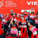 Girls just wann have fun: Die Nordic Combined-Damen beim gemeinsamen Gruppenfoto