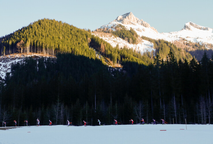 Laufgruppe vor toller Kulisse in der Eisenerzer Ramsau (AUT)