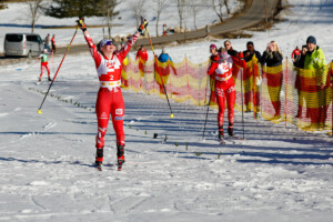 Claudia Purker (AUT) feiert ihren ersten Sieg vor Alexa Brabec (USA) (l-r).