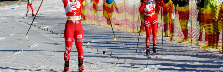 Claudia Purker (AUT) feiert ihren ersten Sieg vor Alexa Brabec (USA) (l-r).