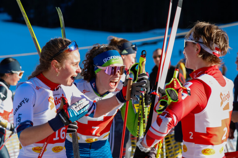 "Welchen Platz hast du?" - "Gewonnen!" - "Waaas?!?" Hanna Midtsundstad (NOR), Silva Verbic (SLO), Claudia Purker (AUT), (l-r)