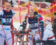 Hanna Midtsundstad (NOR I ) und Mille Marie Hagen (NOR II ) (l-r) warten auf ihren Einsatz.