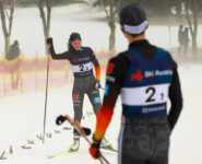 Sophia Maurus (GER I) und Jakob Lange (GER I) (l-r) gewinnen den Mixed Team Sprint in Eisenerz (AUT).