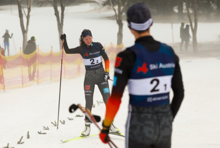 Sophia Maurus (GER I) und Jakob Lange (GER I) (l-r) gewinnen den Mixed Team Sprint in Eisenerz (AUT).