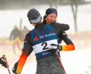 Sophia Maurus (GER I) und Jakob Lange (GER I) (l-r) gewinnen den Mixed Team Sprint in Eisenerz (AUT).