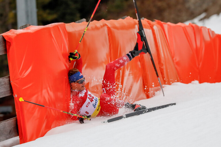 Ben Loomis (USA) war nicht der Einzige, der in der Abfahrt zu Sturz kam.