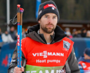 Alessandro Pittin (ITA) betätigt sich während seiner Rekonvaleszenz als Betreuer im italienischen Team.