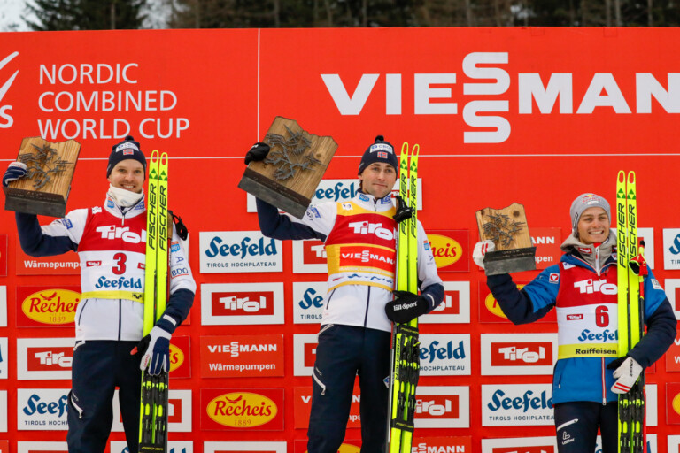 Das Podium der Herren: Joergen Graabak (NOR), Jarl Magnus Riiber (NOR), Johannes Lamparter (AUT), (l-r)