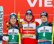 Das Podium der Herren: Stefan Rettenegger (AUT), Jarl Magnus Riiber (NOR), David Mach (GER), (l-r)