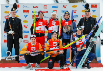 Das Podium der Herren: Fabio Obermeyr (AUT), Mario Seidl (AUT), Jakob Lange (GER), (l-r), Simon Mach (GER), Christian Frank (GER), Antoine Gerard (FRA), (l-r)