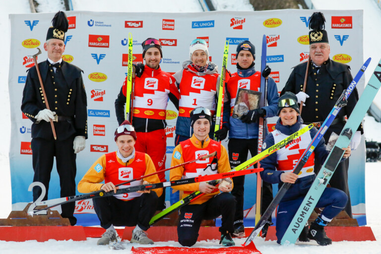 Das Podium der Herren: Fabio Obermeyr (AUT), Mario Seidl (AUT), Jakob Lange (GER), (l-r), Simon Mach (GER), Christian Frank (GER), Antoine Gerard (FRA), (l-r)