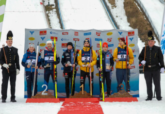 Das Podium beim Mixed Team Sprint in Eisenerz: Laura Pletz (AUT I), Mario Seidl (AUT I), Sophia Maurus (GER I), Jakob Lange (GER I), Marie Naehring (GER II), Simon Mach (GER II), (l-r)