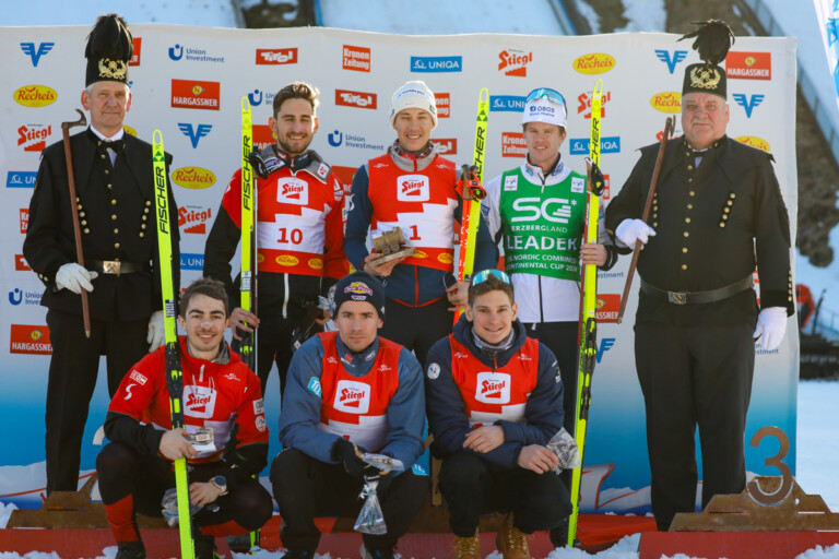 Das Podium der Herren: Fabio Obermeyr (AUT), Mario Seidl (AUT), Aleksander Skoglund (NOR), (l-r), Manuel Einkemmer (AUT), Jakob Lange (GER), Antoine Gerard (FRA), (l-r)