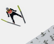 Jarl Magnus Riiber (NOR) geht in Seefeld (AUT) bereits beim Springen in Führung.