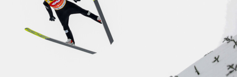 Jarl Magnus Riiber (NOR) geht in Seefeld (AUT) bereits beim Springen in Führung.