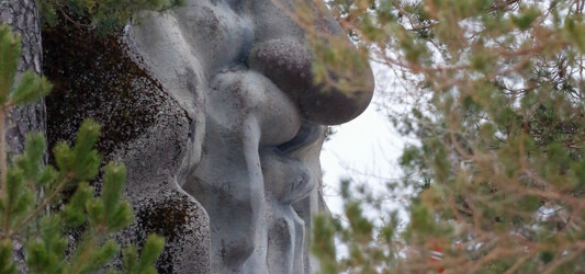 Der Kollentroll schaut ebenfalls zu.