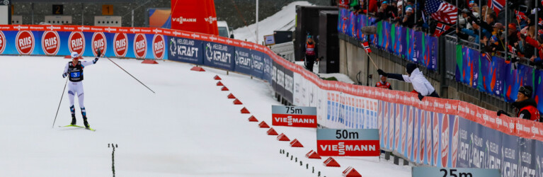 Joergen Graabak (NOR) sichert für Norwegen den Sieg vor heimischer Kulisse.