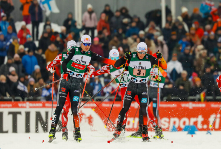 Vinzenz Geiger (GER II) übergibt an Manuel Faisst (GER II) (l-r).