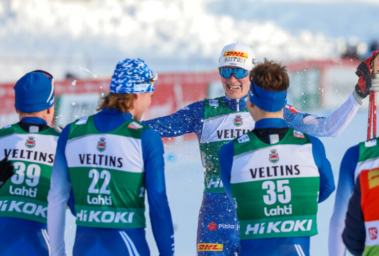 Sektdusche zum Karriereende: Arttu Maekiaho (FIN), Perttu Reponen (FIN), Leevi Mutru (FIN), Otto Niittykoski (FIN), (l-r)