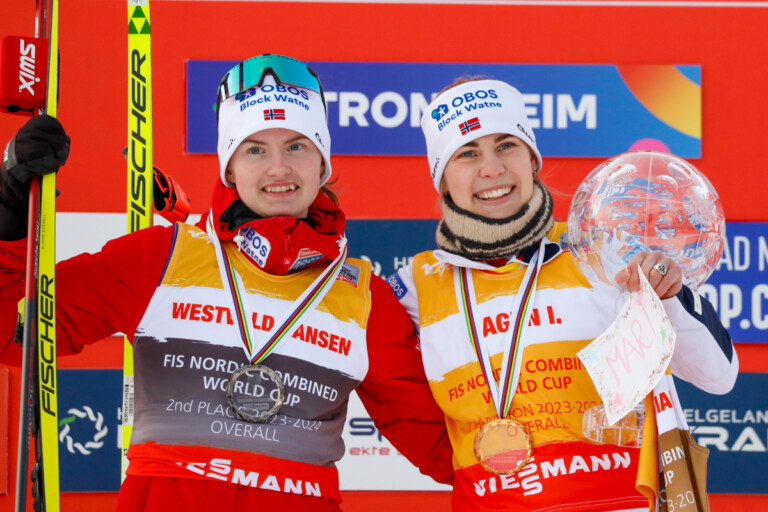 Die beiden besten Kombiniererinnen des Winters: Gyda Westvold Hansen (NOR), Ida Marie Hagen (NOR), (l-r)
