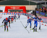 Der Zweikampf um Platz drei zwischen Johannes Rydzek (GER) und Kristjan Ilves (EST) (l-r) geht zugunsten des Esten aus.
