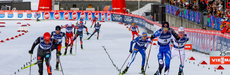 Der Zweikampf um Platz drei zwischen Johannes Rydzek (GER) und Kristjan Ilves (EST) (l-r) geht zugunsten des Esten aus.