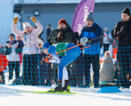 Eero Hirvonen (FIN) wird vom Heimpublikum gefeiert.