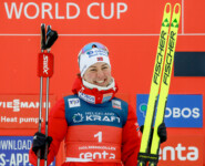 Mari Leinan Lund (NOR) lag nach dem Springen in Führung und wurde Zweite.