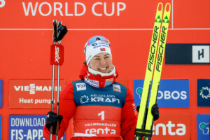 Mari Leinan Lund (NOR) lag nach dem Springen in Führung und wurde Zweite.