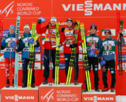 Das Podium des Teamsprints: Stefan Rettenegger (AUT I), Johannes Lamparter (AUT I), Joergen Graabak (NOR I), Jens Luraas Oftebro (NOR I), Vinzenz Geiger (GER II), Manuel Faisst (GER II), (l-r)
