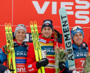 Das Podium der Herren: Johannes Lamparter (AUT), Jarl Magnus Riiber (NOR), Stefan Rettenegger (AUT), (l-r)