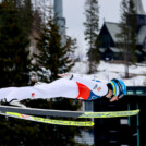 Thomas Rettenegger (AUT) springt vor der Holmenkollen-Kapelle.