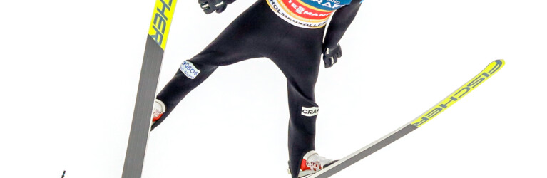 Jarl Magnus Riiber (NOR) wird von einer Drohne verfolgt.