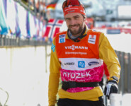 Johannes Rydzek (GER) geht gut gelaunt ins Rennen.