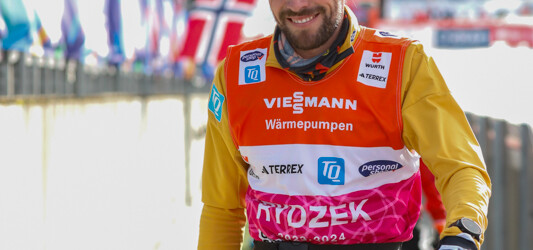 Johannes Rydzek (GER) geht gut gelaunt ins Rennen.