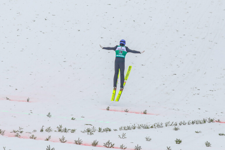 Mario Seidl (AUT) beim Landeanflug auf 136 Meter.