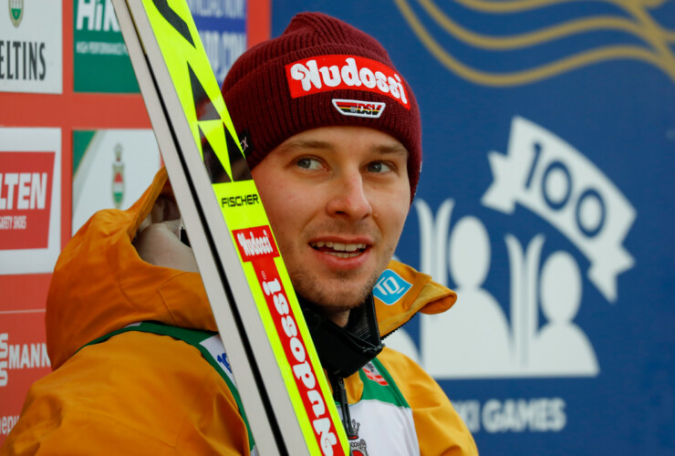 Terence Weber (GER I) und Vinzenz Geiger liegen nach dem Springen in Führung.
