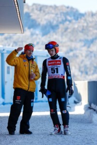 Constantin Kreiselmeyer (GER, l), hier mit Julian Schmid, wird neuer Sprungtrainer des Weltcupteams der Herren.