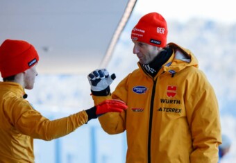 Heinz Kuttin (AUT, r), hier im Bild mit Tristan Sommerfeldt, verlässt die Nordischen Kombinierer und wird Bundestrainer der Skispringerinnen.